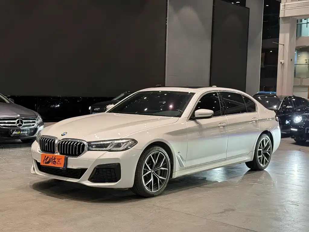 BMW 5 Series — фото 1