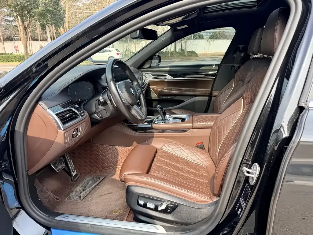 BMW 7 Series — фото 6