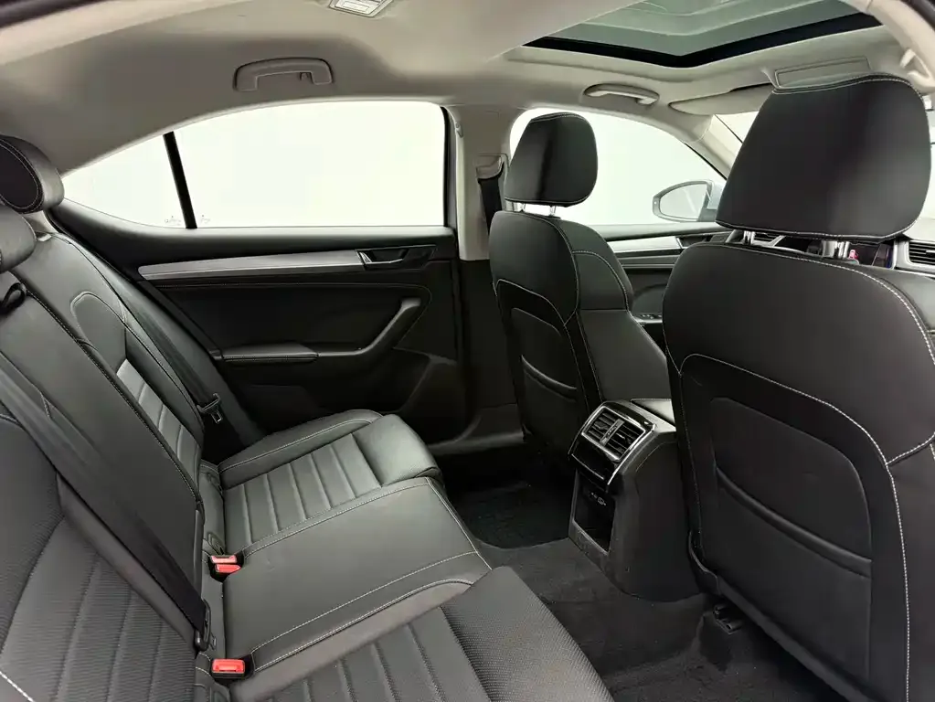 Skoda Superb 2023 из CN, фото 9