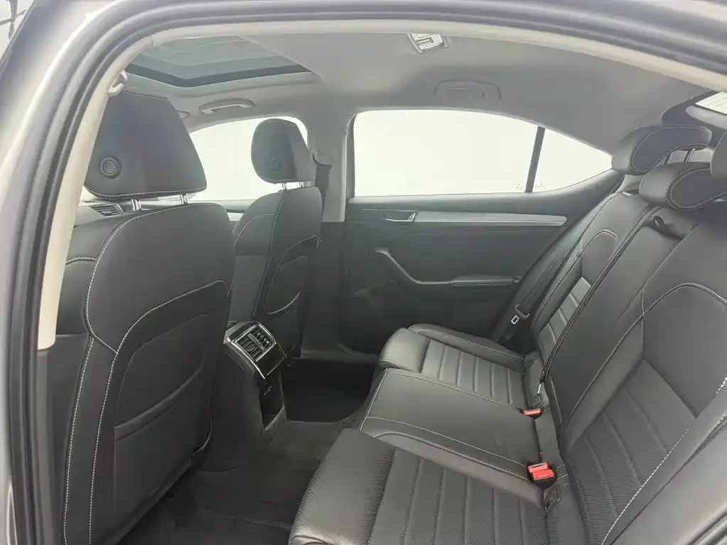 Skoda Superb 2023 из CN, фото 6