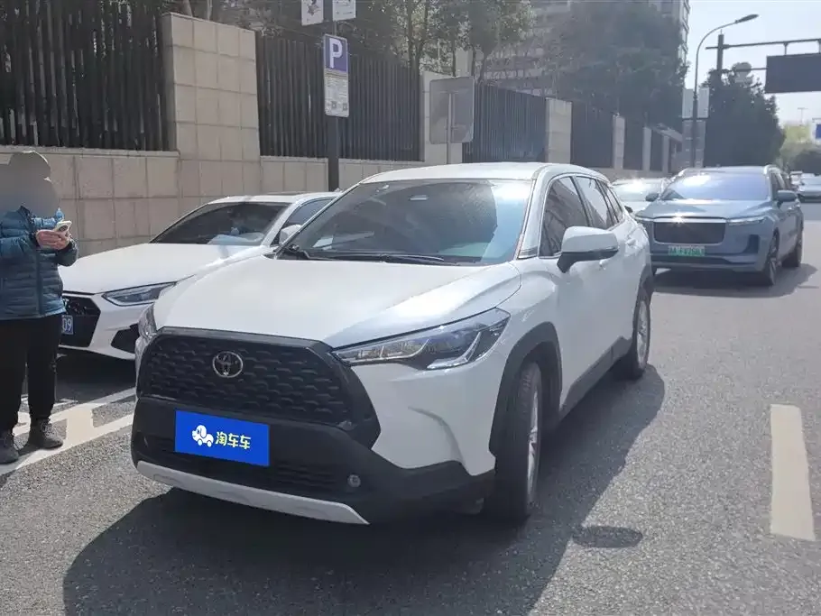 Toyota Corolla Cross 2023 из CN, фото 1