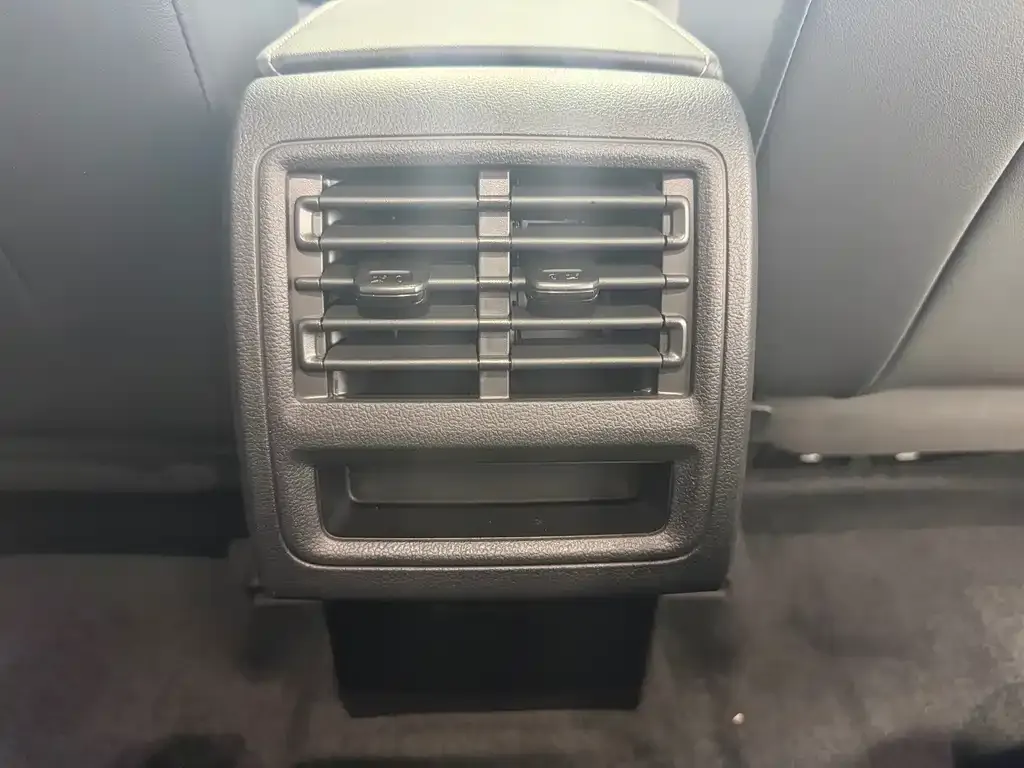 Volkswagen Golf 2023 из CN, фото 8