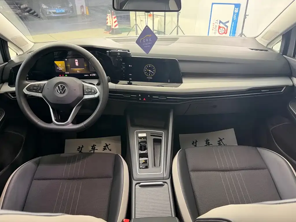 Volkswagen Golf 2023 из CN, фото 10