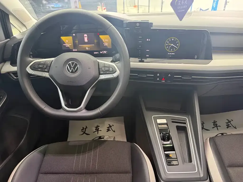 Volkswagen Golf 2023 из CN, фото 7