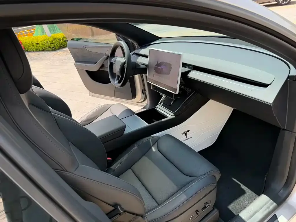 Tesla Model Y L 2025 из CN, фото 6