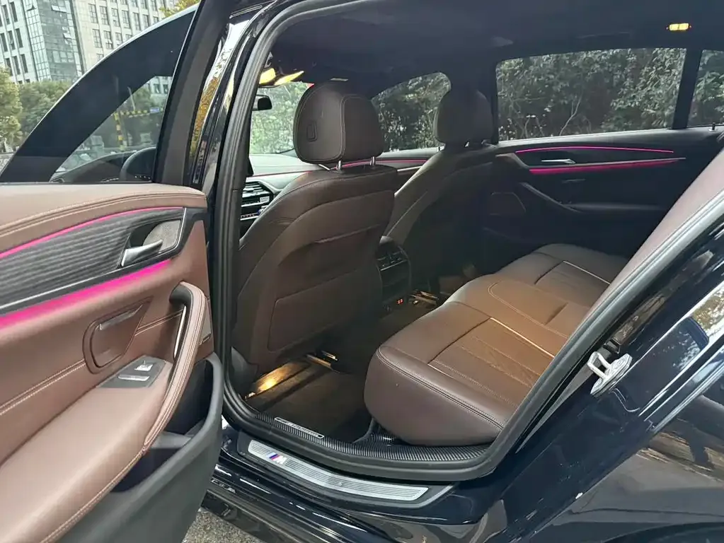 BMW 5 Series 2022 из CN, фото 9