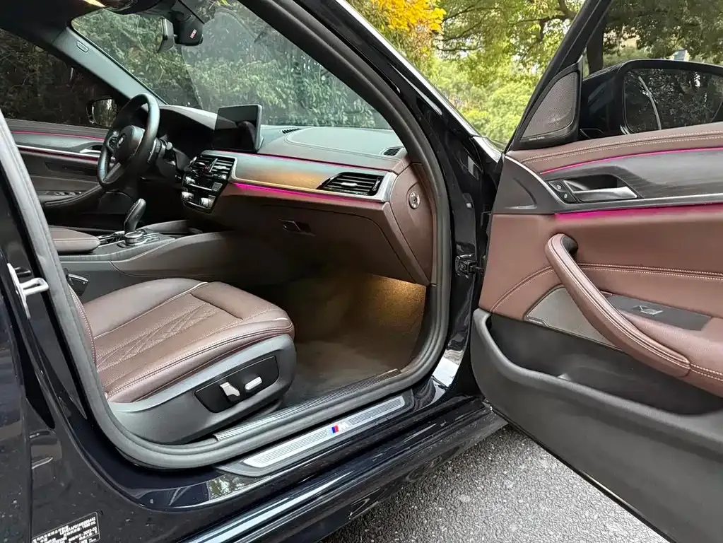 BMW 5 Series 2022 из CN, фото 3