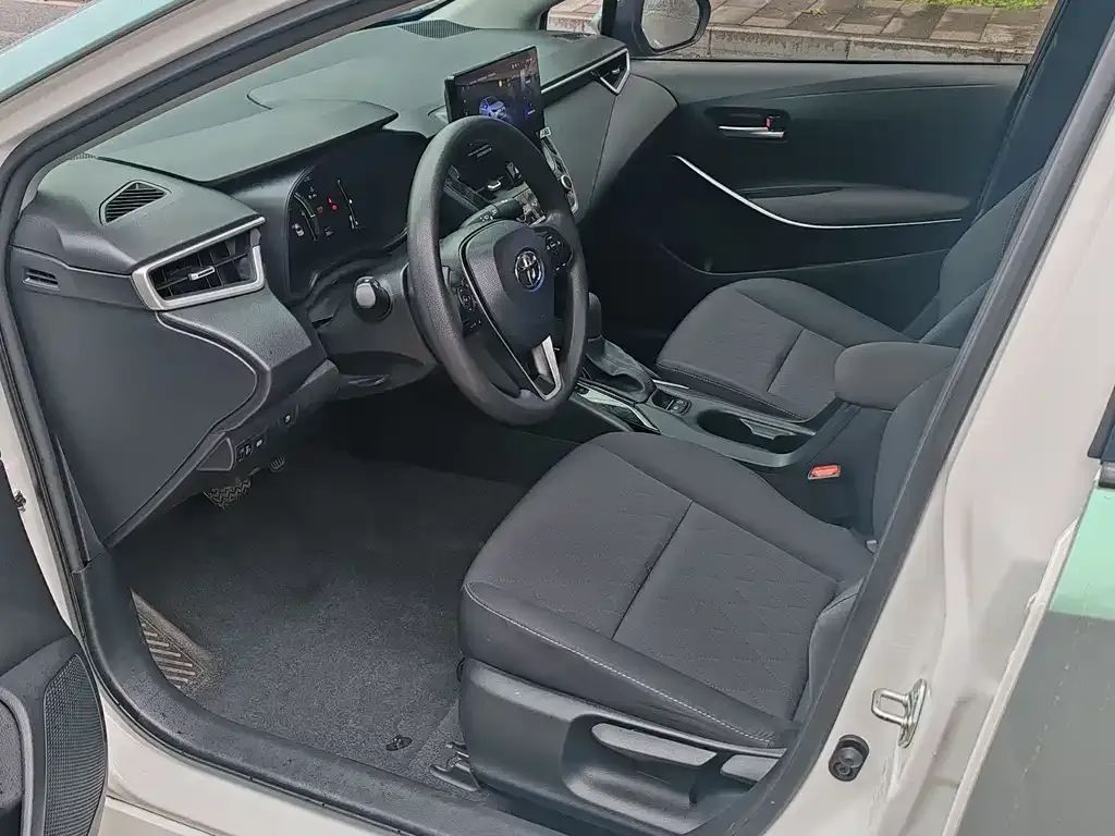 Toyota Corolla 2023 из CN, фото 2
