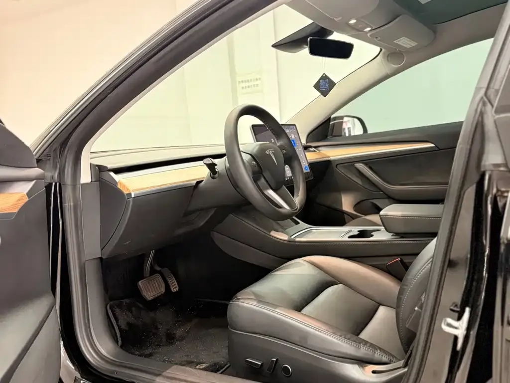 Tesla Model 3 — фото 10