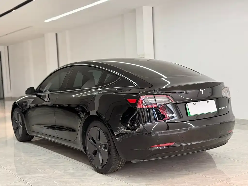 Tesla Model 3 — фото 7