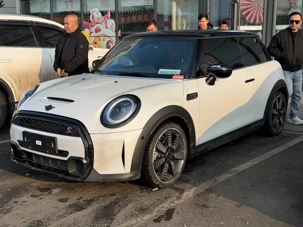 MINI Cooper (3-door) 2024 из CN, фото 1