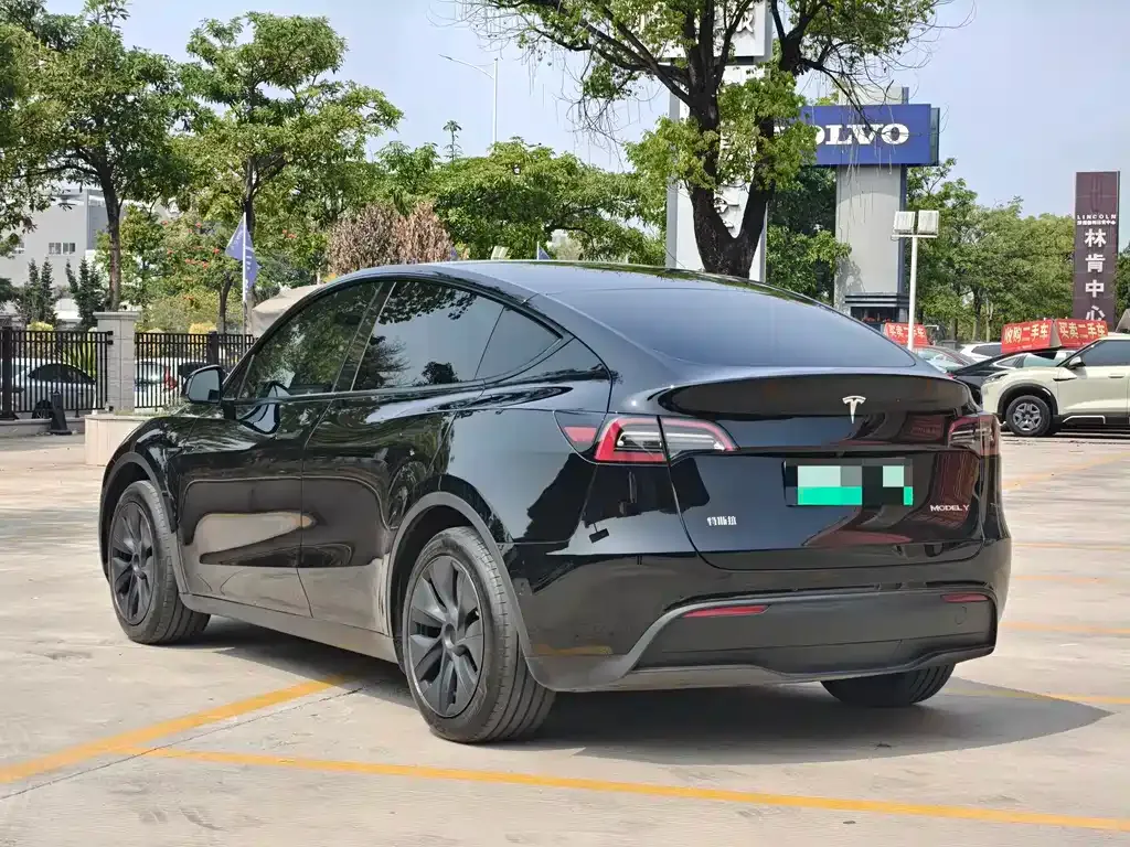 Tesla Model Y — фото 6