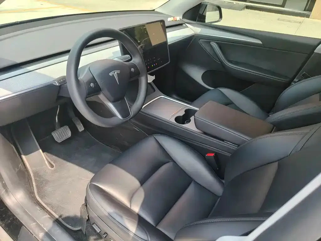 Tesla Model Y — фото 7