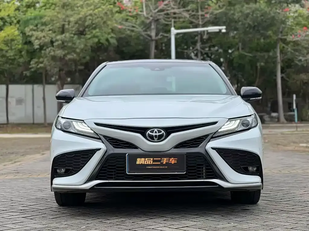 Toyota Camry — фото 3