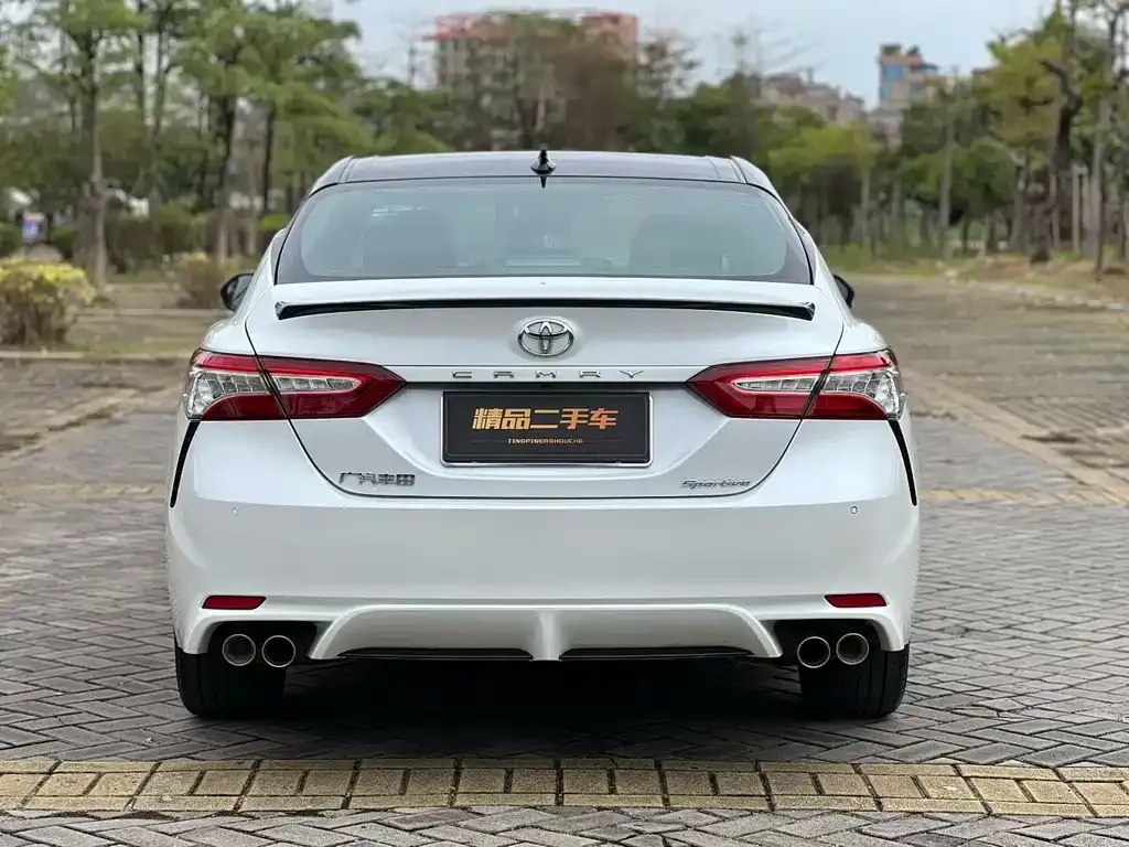 Toyota Camry — фото 7