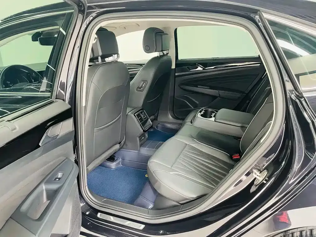 Volkswagen Passat — фото 10