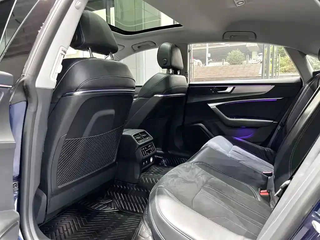 Audi A7L 2022 из CN, фото 5