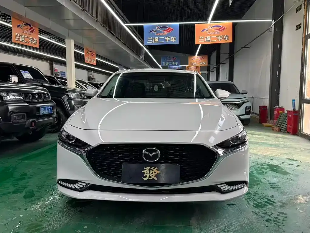 Mazda 3 Axela — фото 1