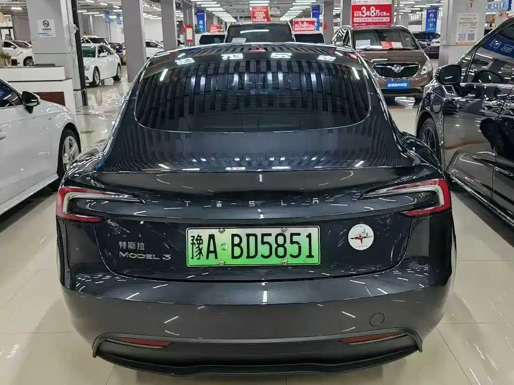 Tesla Model 3 — фото 3