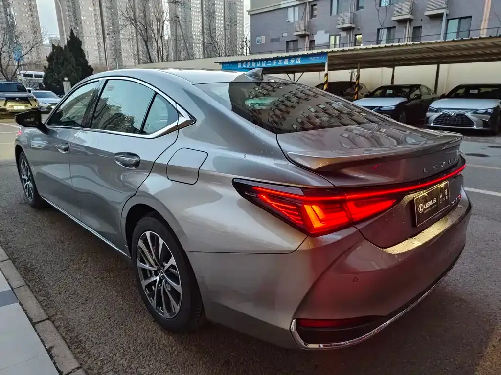 Lexus ES — фото 10