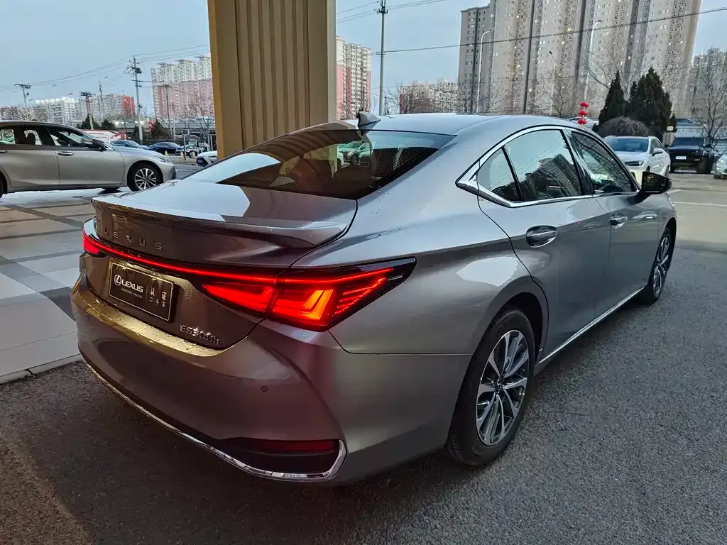 Lexus ES — фото 9