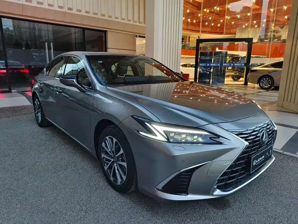 Lexus ES — фото 8