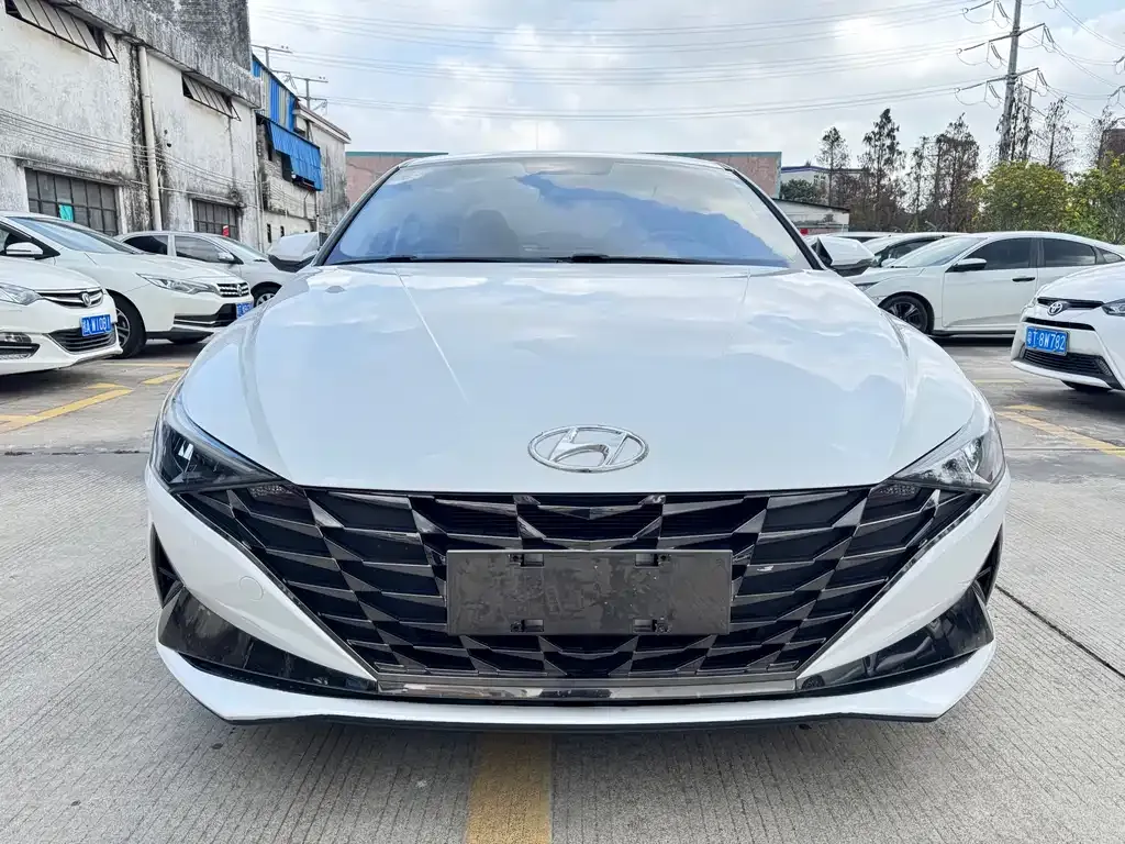 Hyundai Elantra — фото 9