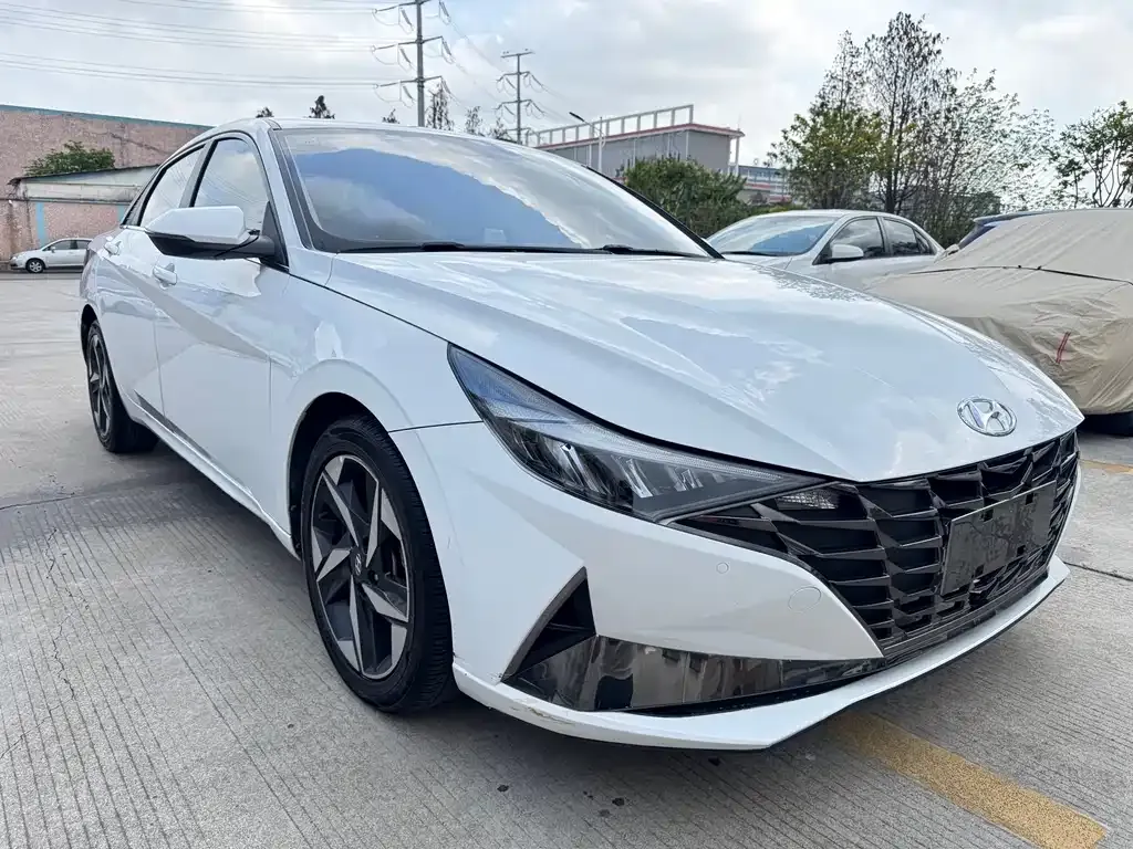 Hyundai Elantra — фото 7