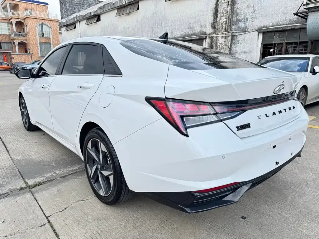 Hyundai Elantra — фото 4