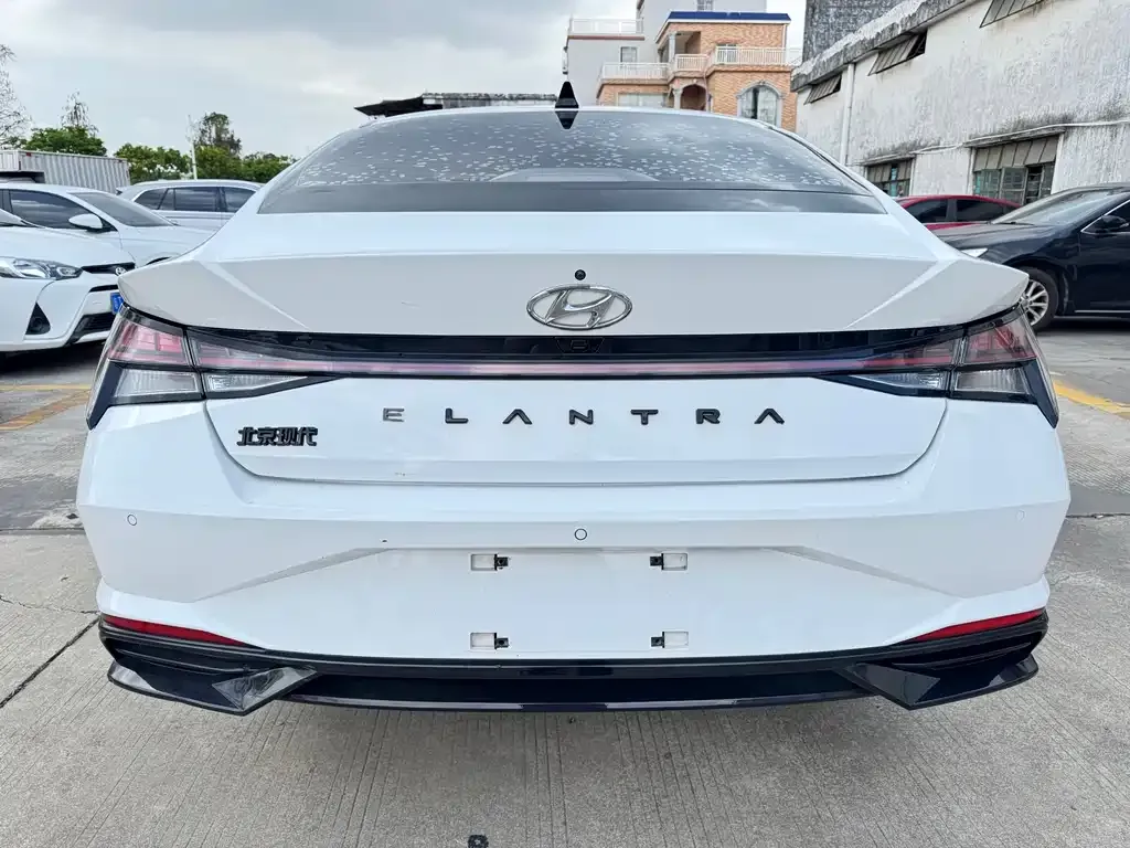 Hyundai Elantra — фото 3