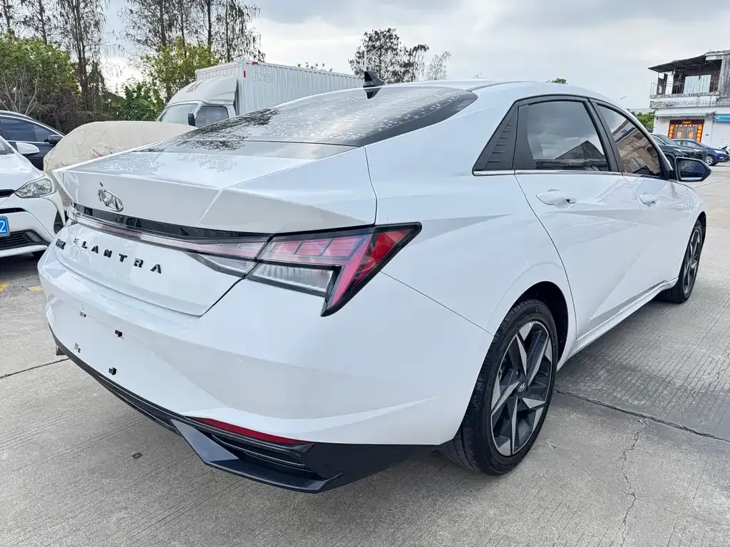 Hyundai Elantra — фото 10