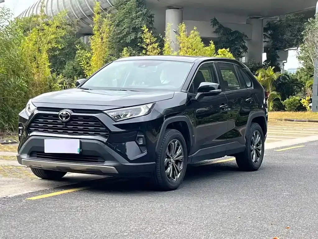 Toyota RAV4 2023 из CN, фото 1
