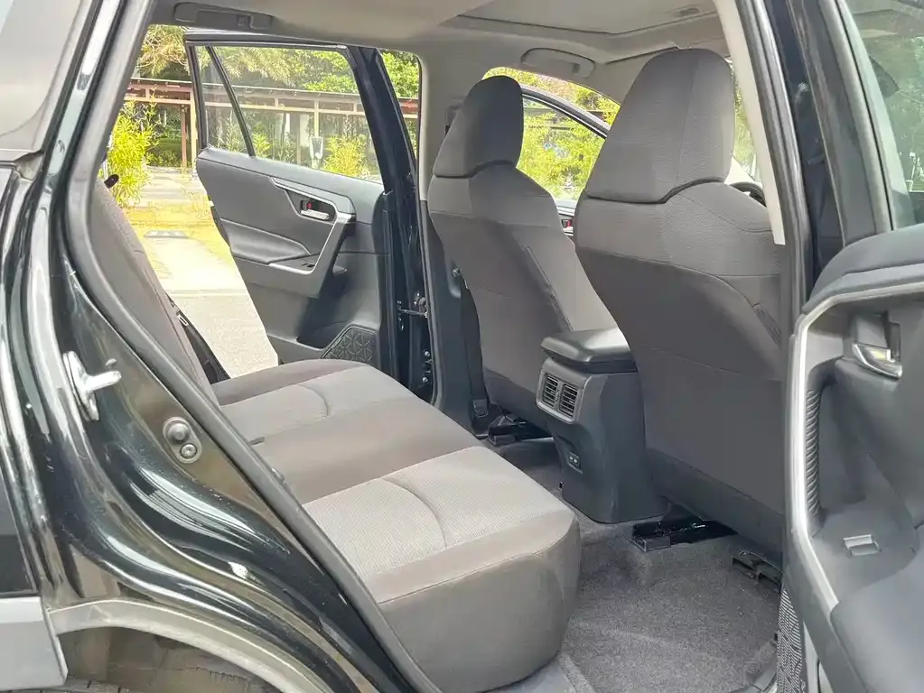 Toyota RAV4 2023 из CN, фото 8
