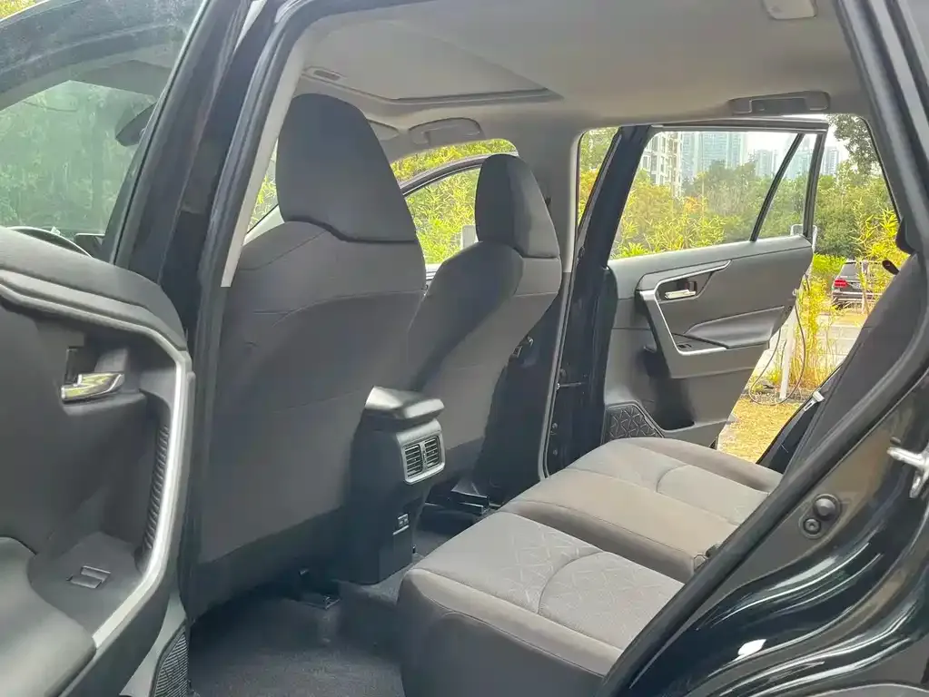 Toyota RAV4 2023 из CN, фото 9