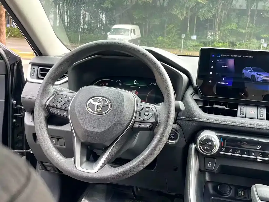 Toyota RAV4 2023 из CN, фото 4