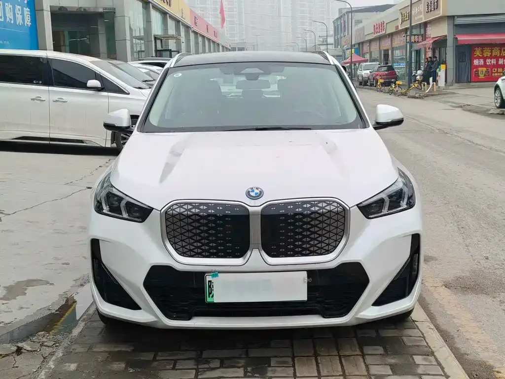 BMW iX1 2025 из CN, фото 5