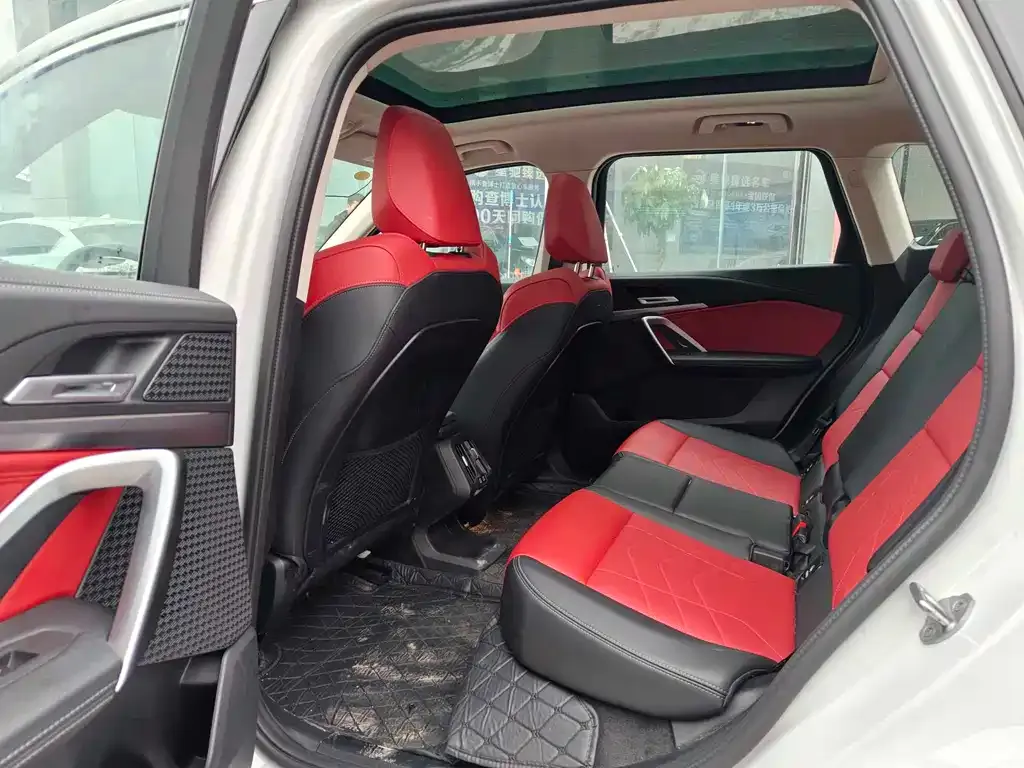 BMW iX1 2025 из CN, фото 6