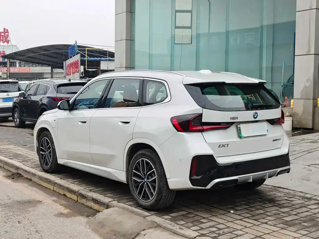 BMW iX1 2025 из CN, фото 2