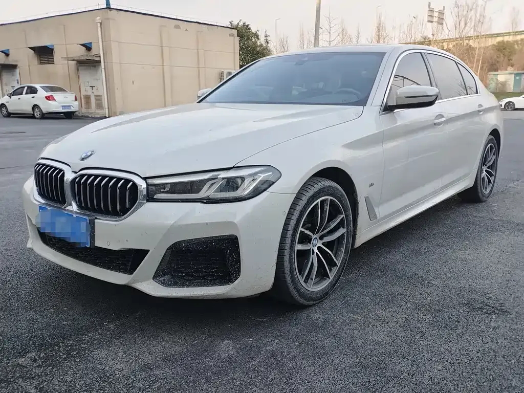 BMW 5 Series — фото 1