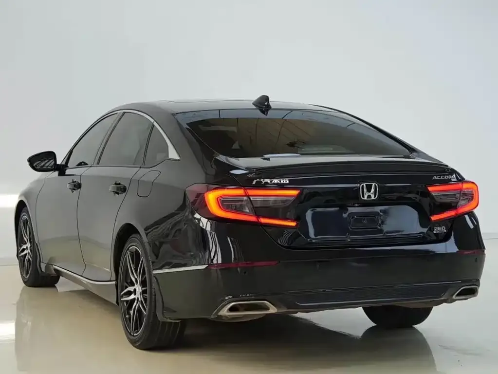 Honda Accord — фото 9