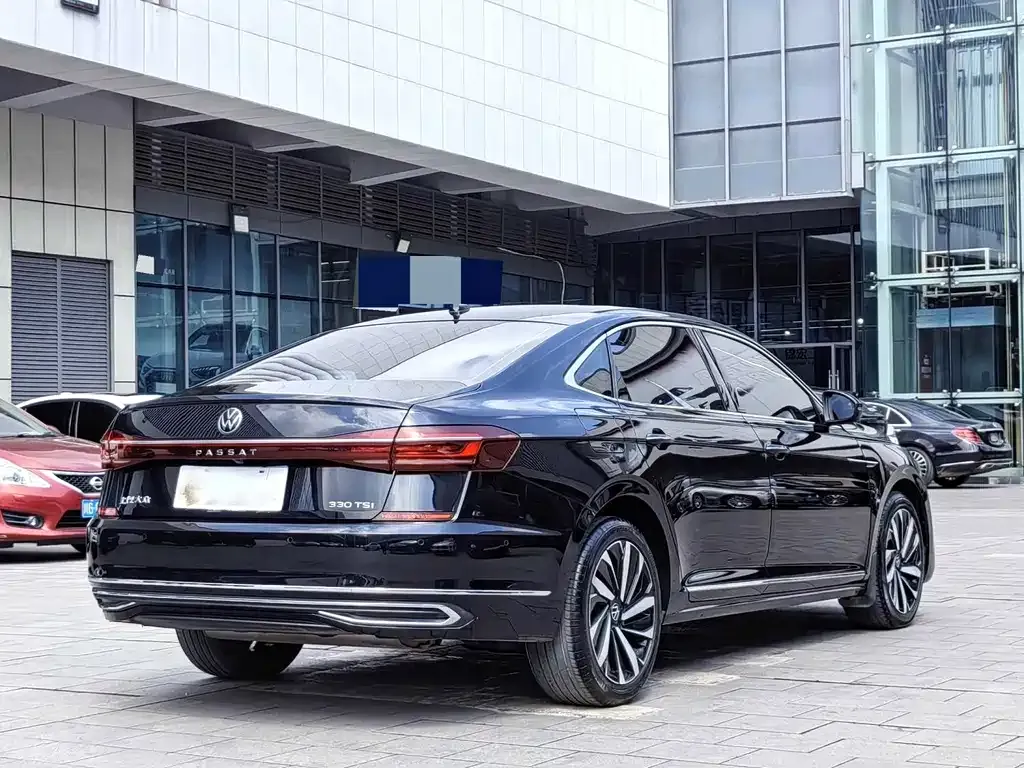 Volkswagen Passat — фото 6
