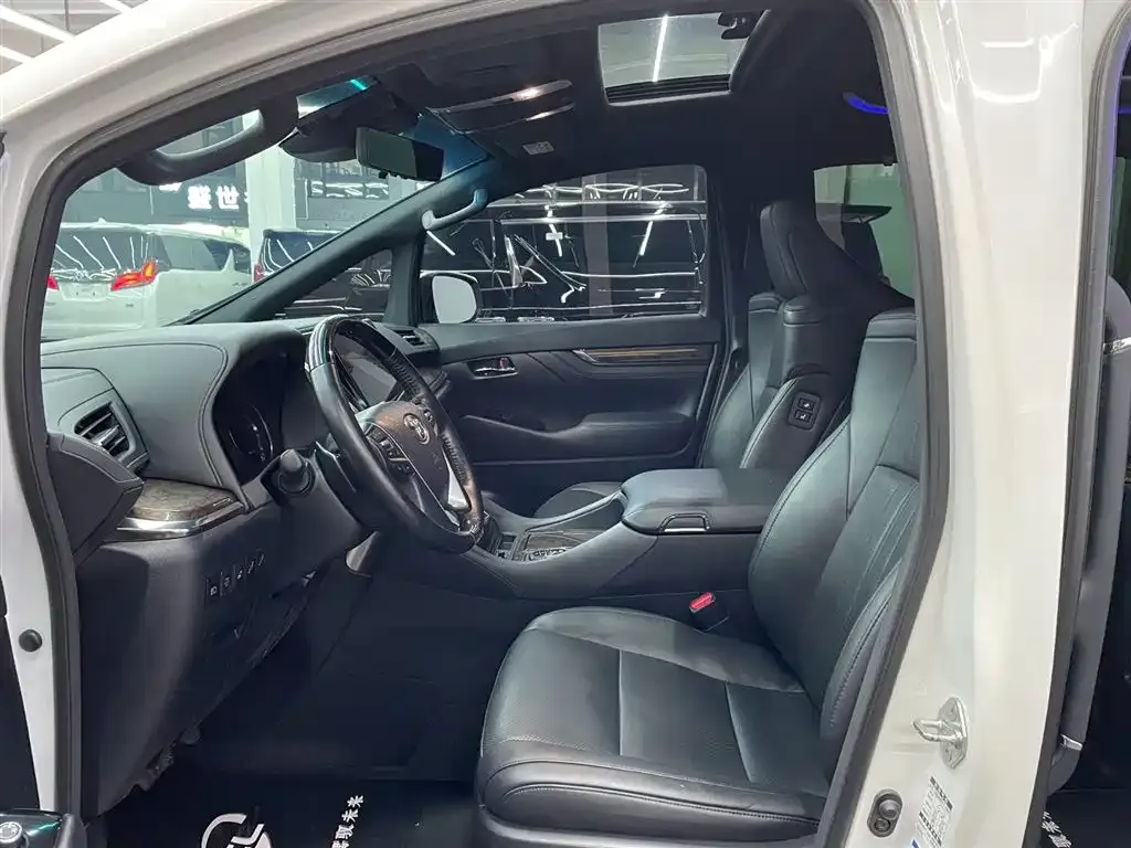 Toyota Vellfire 2023 из CN, фото 9