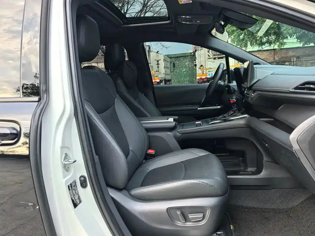 Toyota Sienna — фото 7