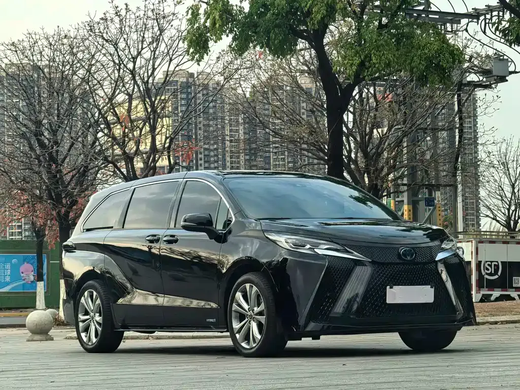 Toyota Sienna — фото 8
