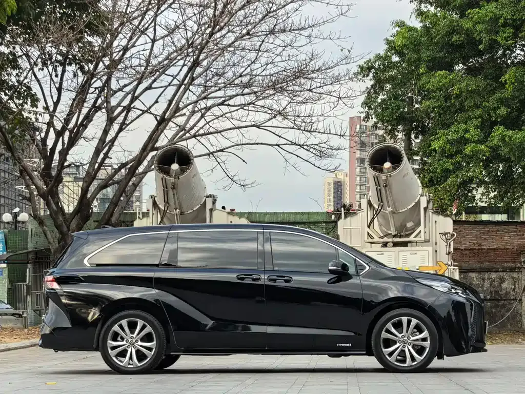 Toyota Sienna — фото 4