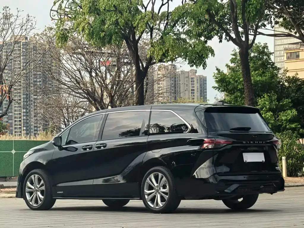 Toyota Sienna — фото 5