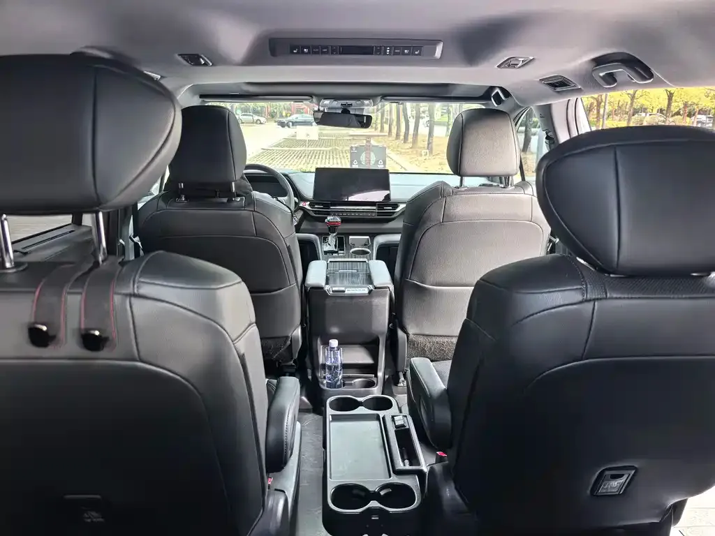 Toyota Sienna — фото 3