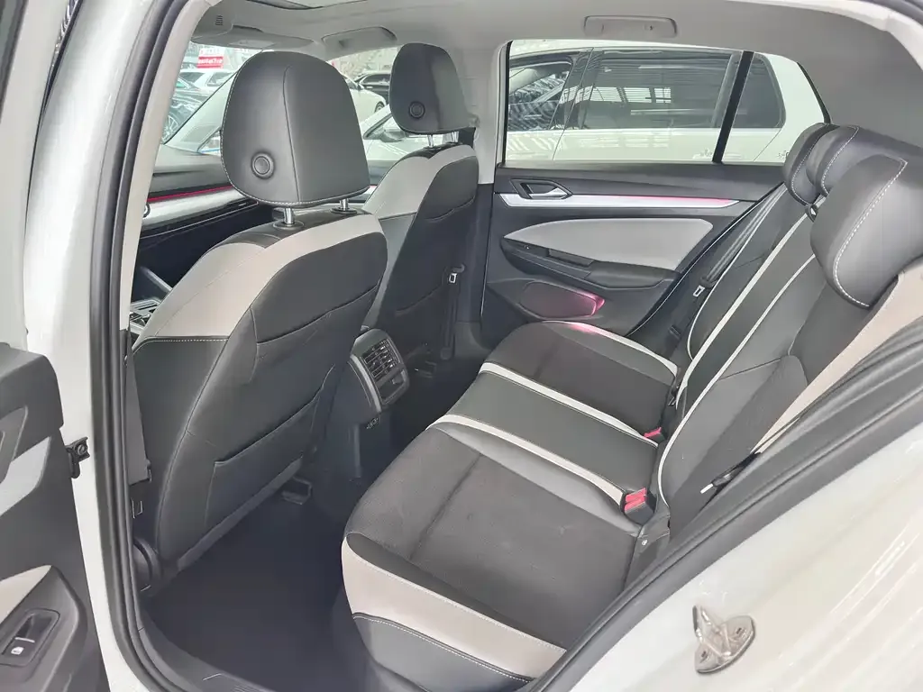 Volkswagen Golf 2022 из CN, фото 8