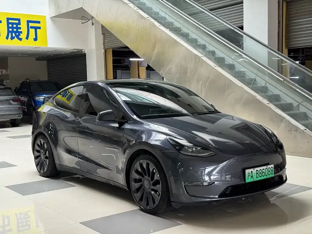 Tesla Model Y — фото 5