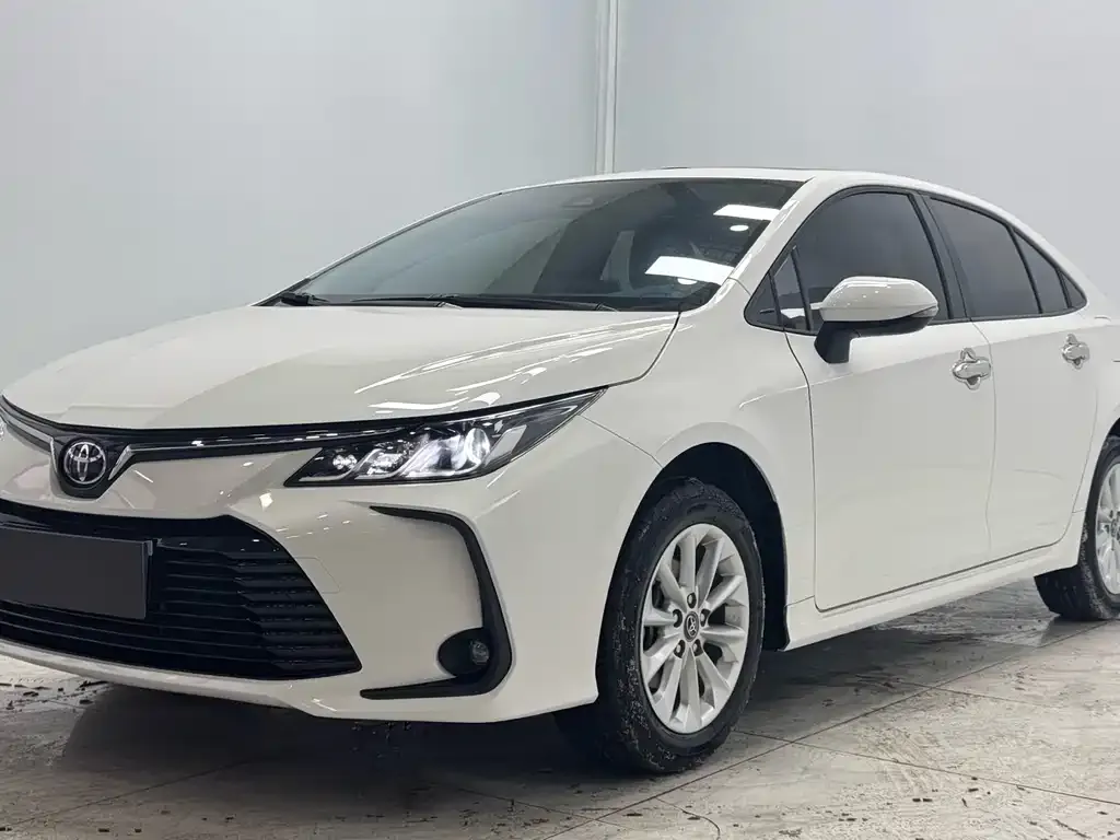 Toyota Corolla — фото 1